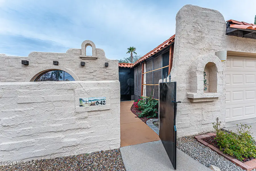942 W Calle Del Regalo, Green Valley, AZ 85614 - #2