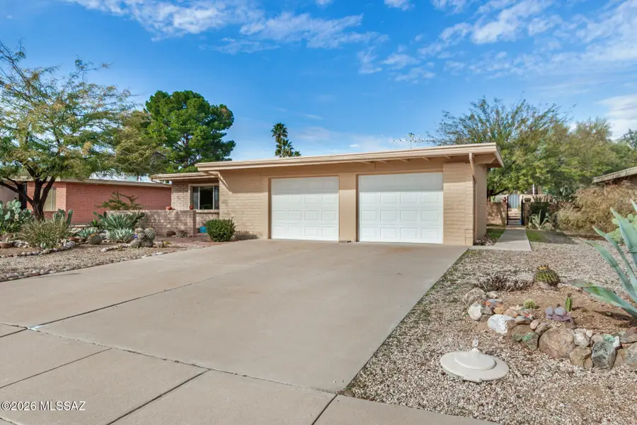 392 W Rio Altar, Green Valley, AZ 85614 - Image #2