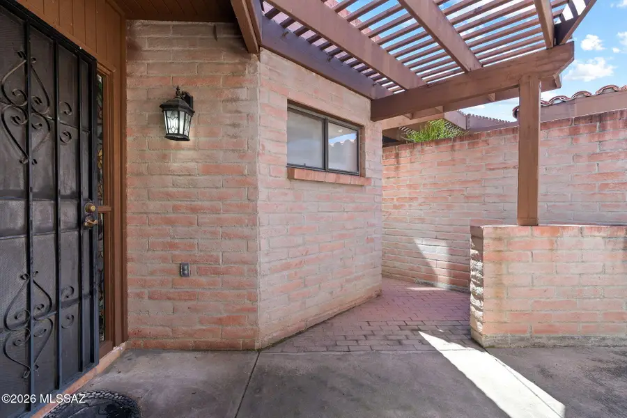 2000 E Campbell, Tucson, AZ 85718 - #3
