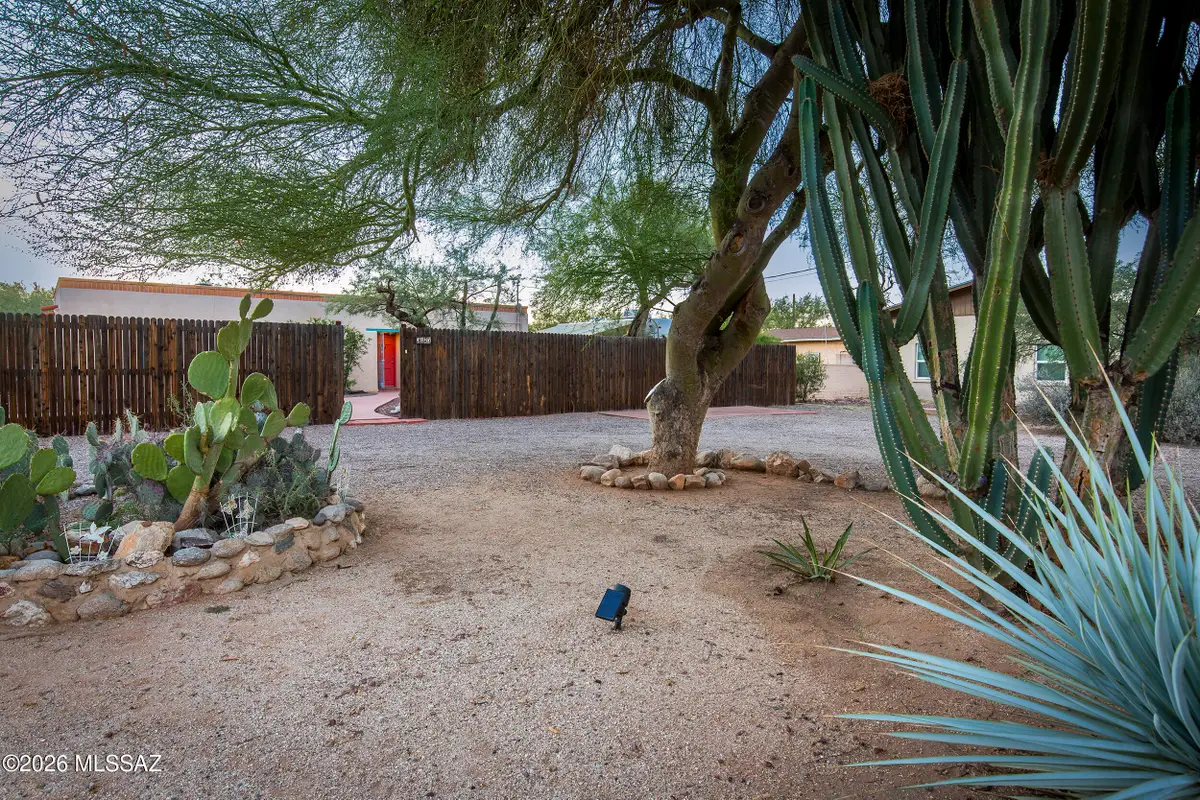 3825 N Tyndall, Tucson, AZ 85719 - #1