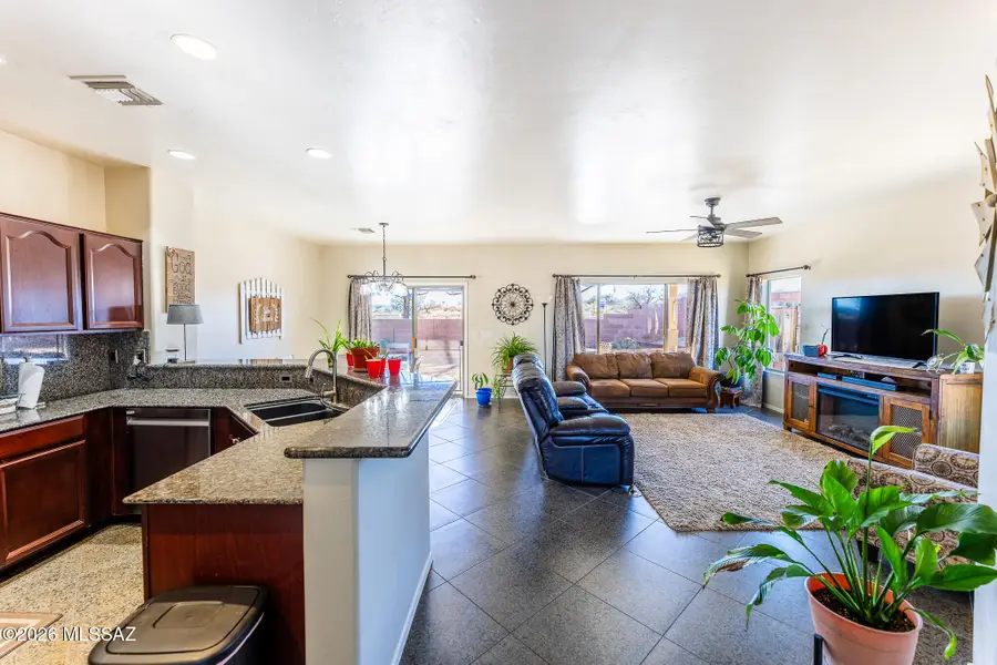 1003 S Throne Room, Benson, AZ 85602 - #2