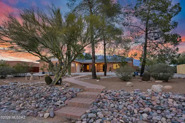 8020 N La Oesta, Tucson, AZ 85704