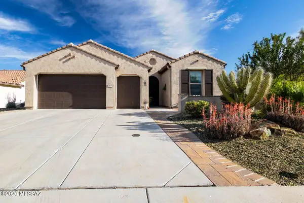 902 N Broken Hills, Green Valley, AZ 85614