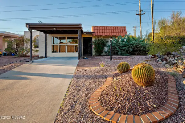 77 W Calle Del Lago, Green Valley, AZ 85614