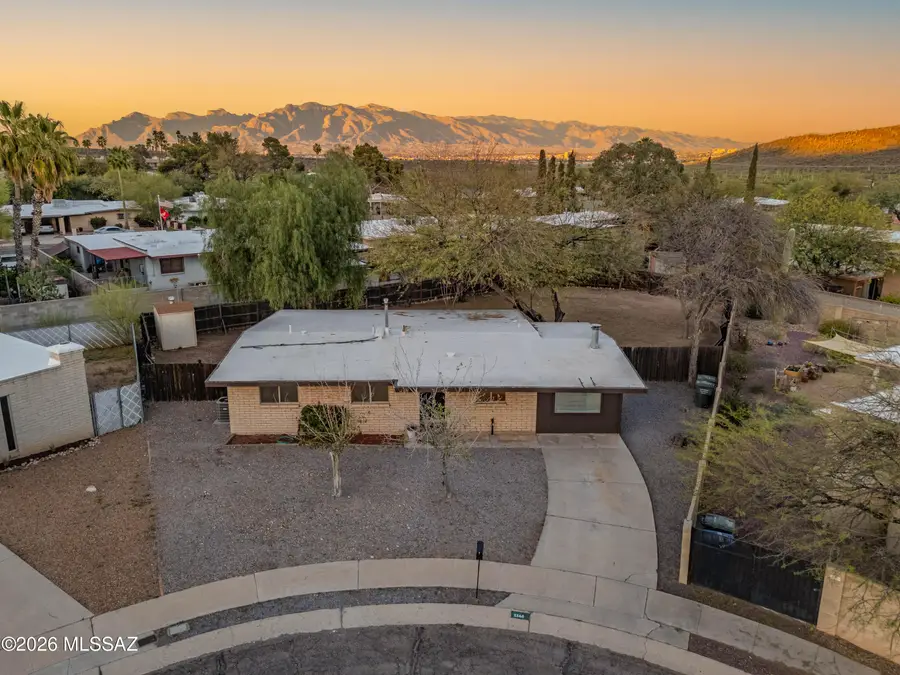 2568 W Calle Genova, Tucson, AZ 85745 - #2