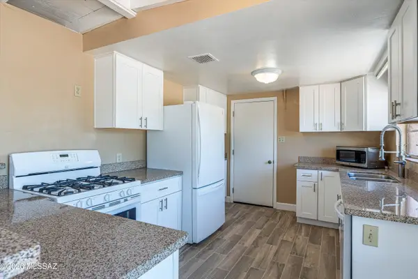 2520 E Helen, Tucson, AZ 85716