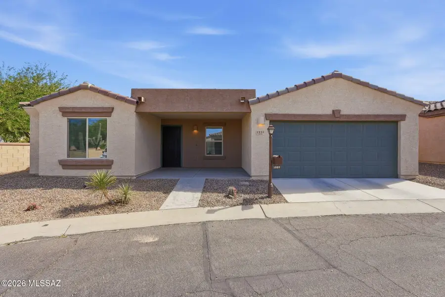1337 W Vuelta Del Yunque, Sahuarita, AZ 85629 - #2
