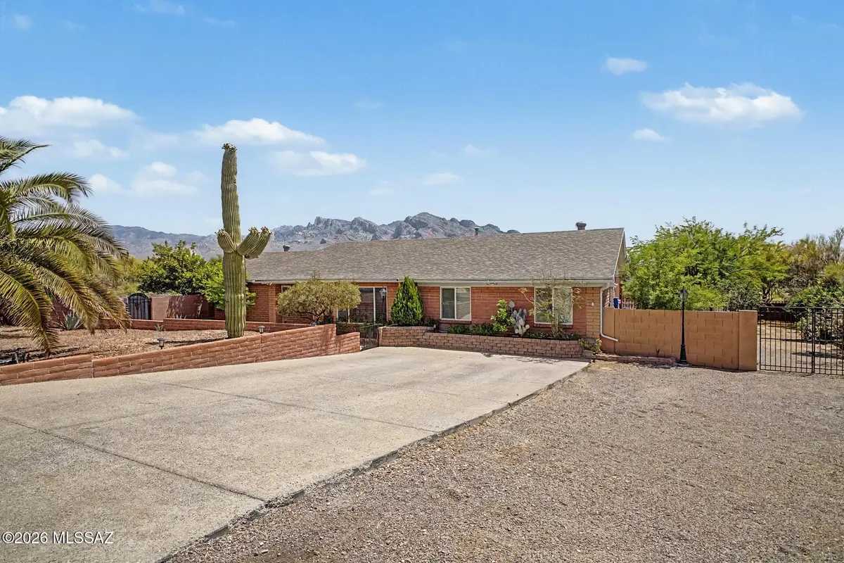 1661 W Cascabella, Tucson, AZ 85737 - #1