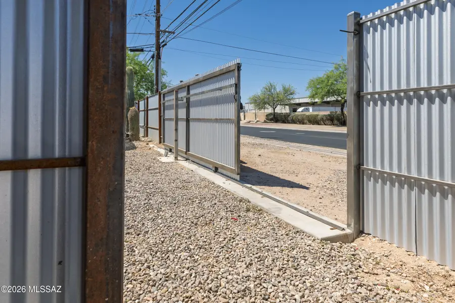 802 E Silverlake, Tucson, AZ 85713 - #2