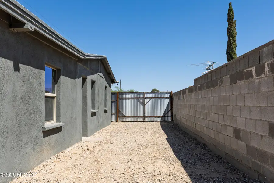 802 E Silverlake, Tucson, AZ 85713 - #3