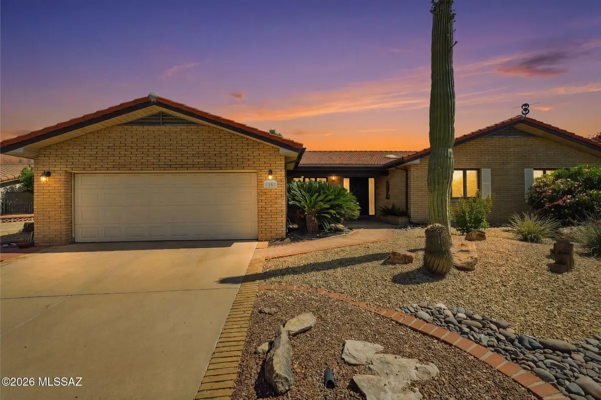 25 W Paseo Del Chino, Green Valley, AZ 85614 - #1