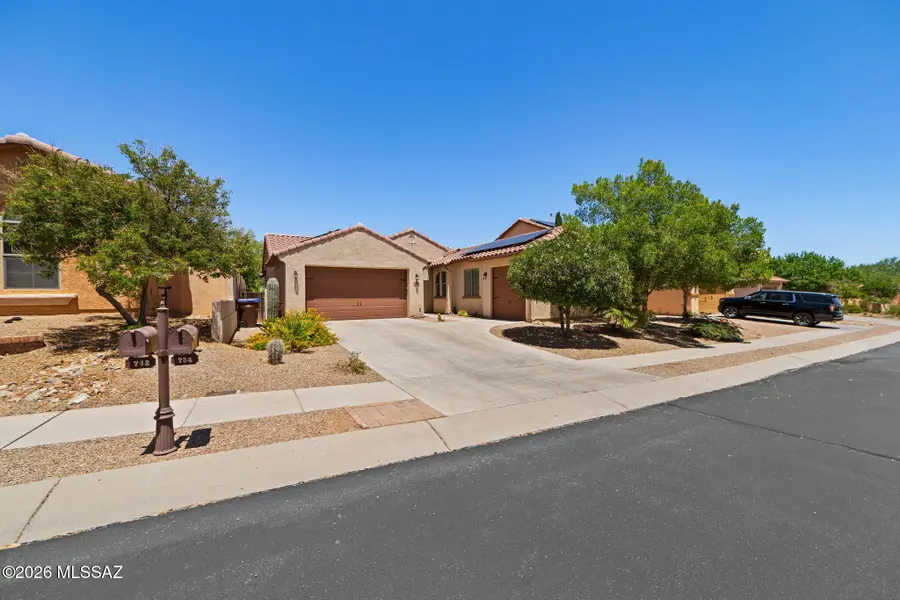 734 W Camino Curvitas, Sahuarita, AZ 85629 - #3