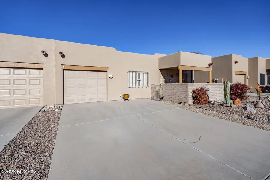 3732 S Paseo De Los Nardos, Green Valley, AZ 85614 - #2