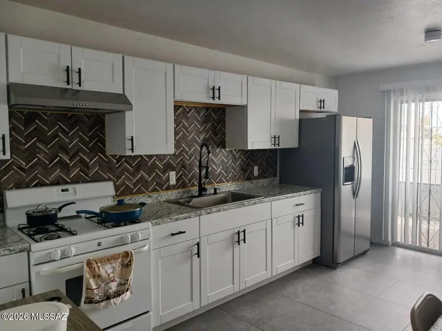 816 W Calle Chico, Nogales, AZ 85621 - #3