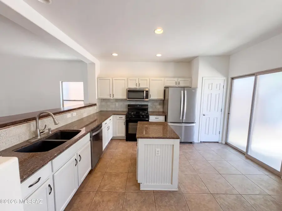 880 W Calle Valenciana, Sahuarita, AZ 85629 - #2