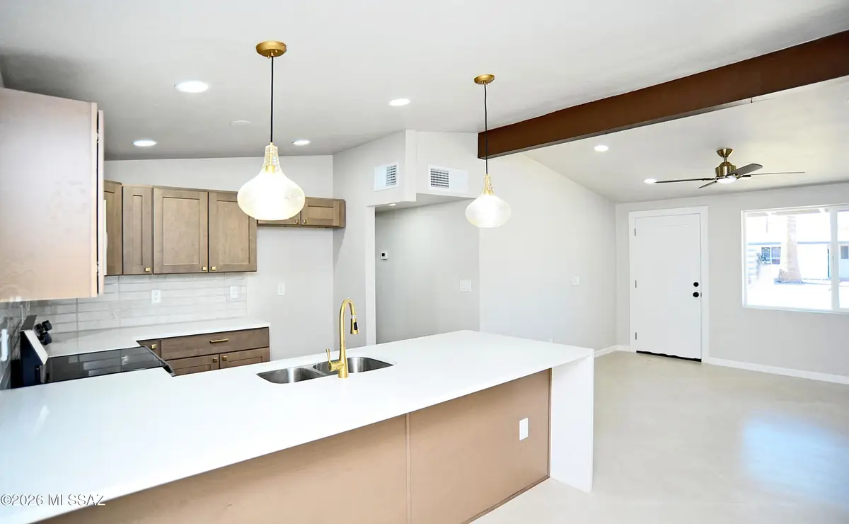 1055 W King, Tucson, AZ 85705 - #1