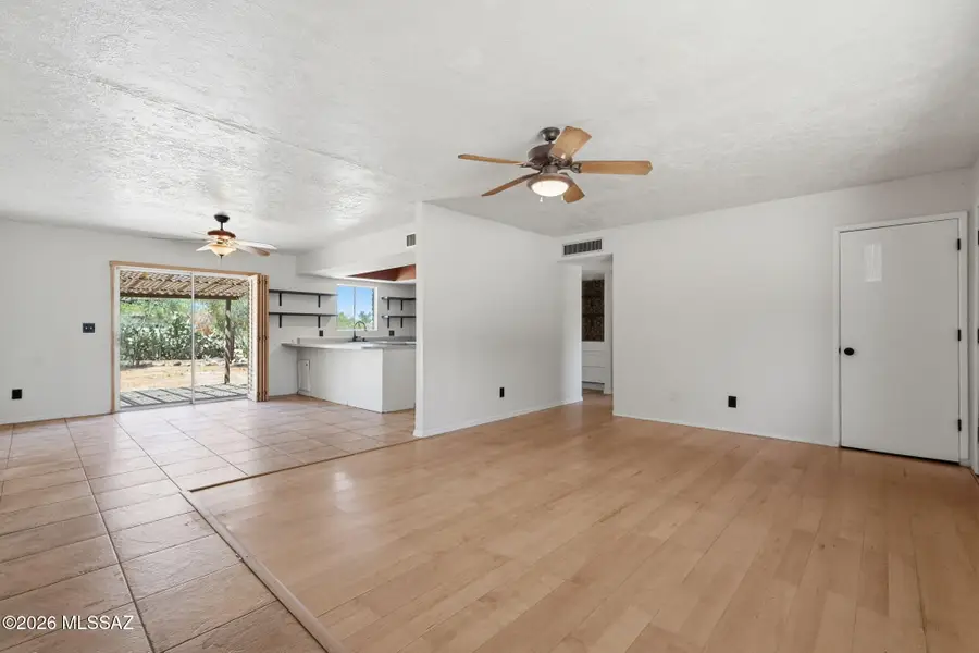 1560 N Calle Valencia, Oracle, AZ 85623 - #3