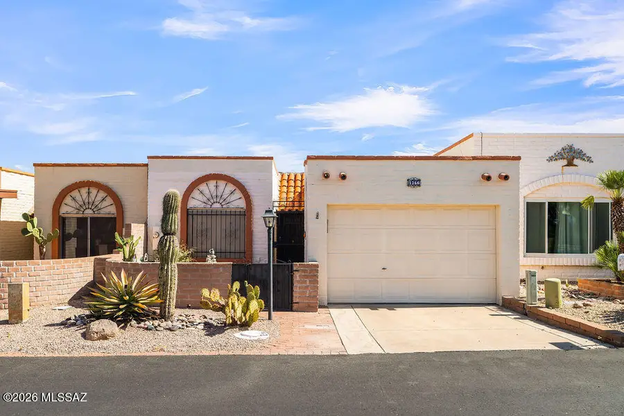 1366 W Calle Mendoza, Green Valley, AZ 85622 - #2