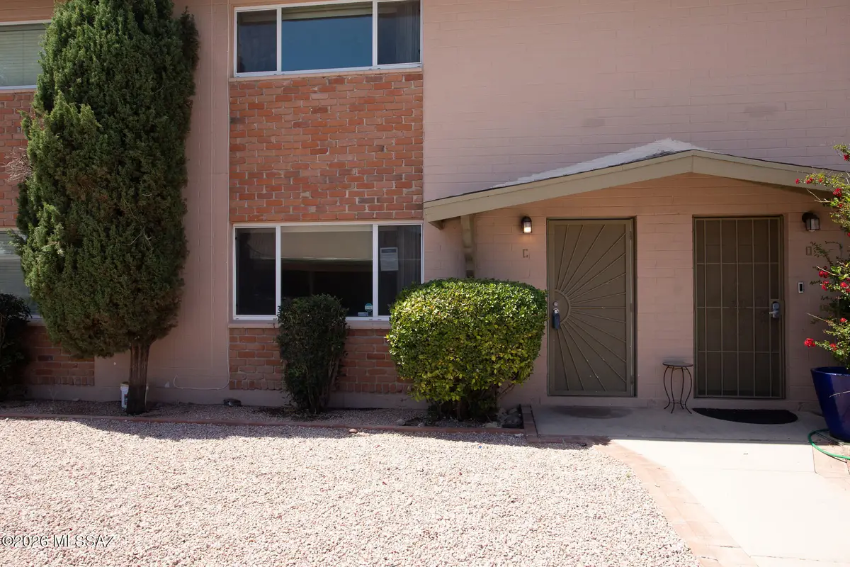 933 N Desert, Tucson, AZ 85711 - #1