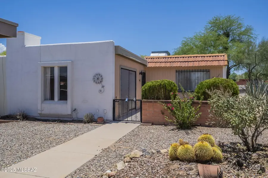 261 W Placita De Los Anillos, Green Valley, AZ 85614 - #3