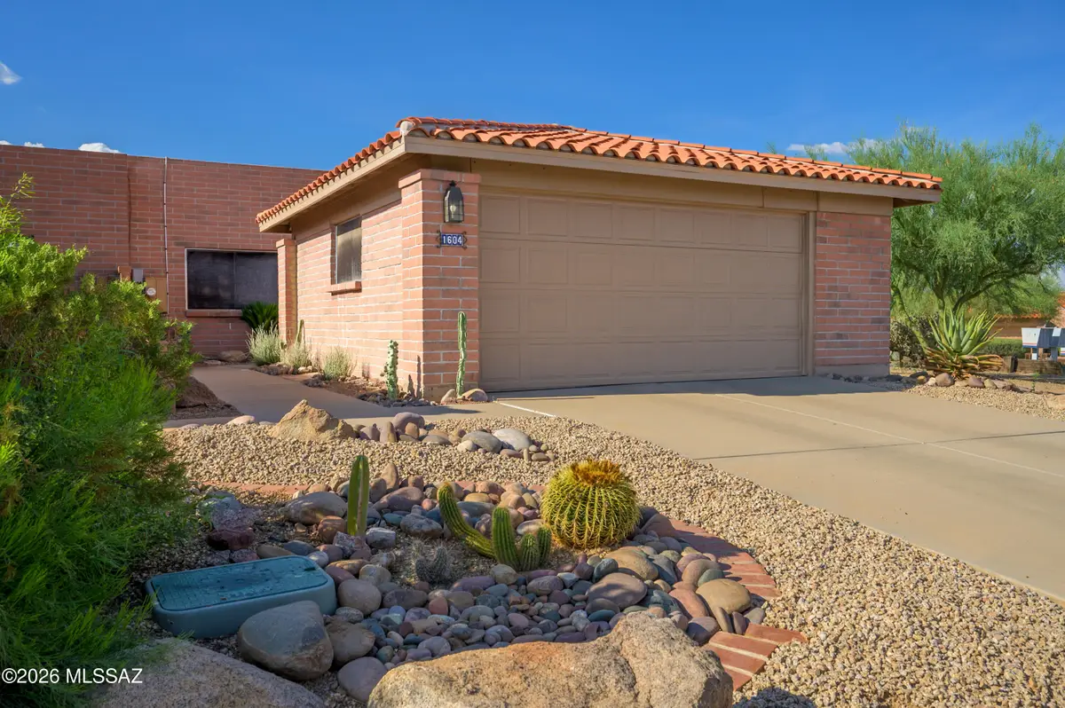 1604 W Calle Zuniga, Green Valley, AZ 85622 - #1
