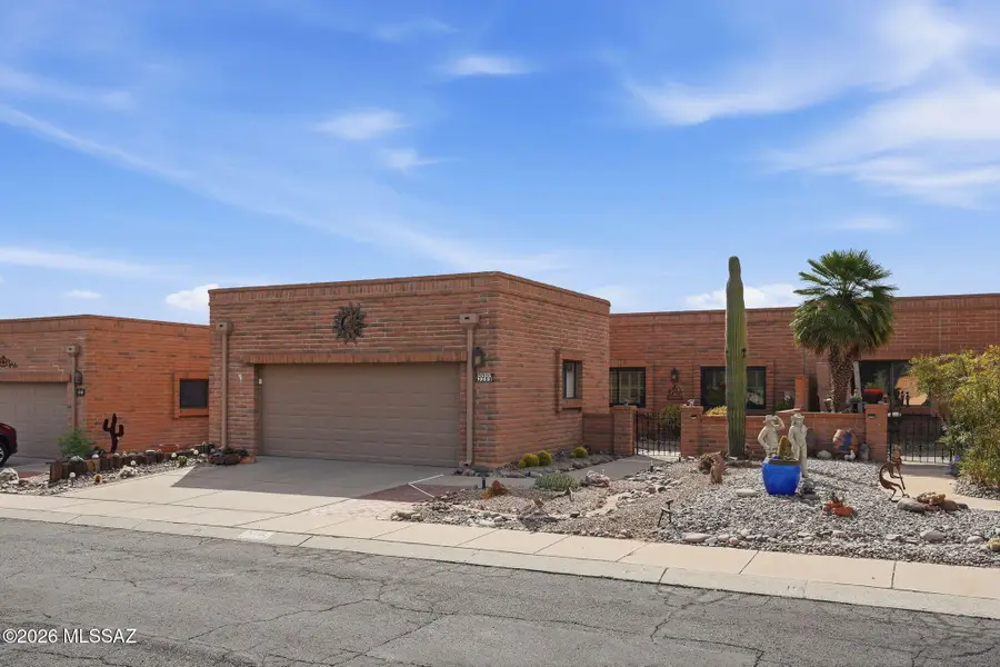 3395 S Placita Del Emblema, Green Valley, AZ 85622 - #3