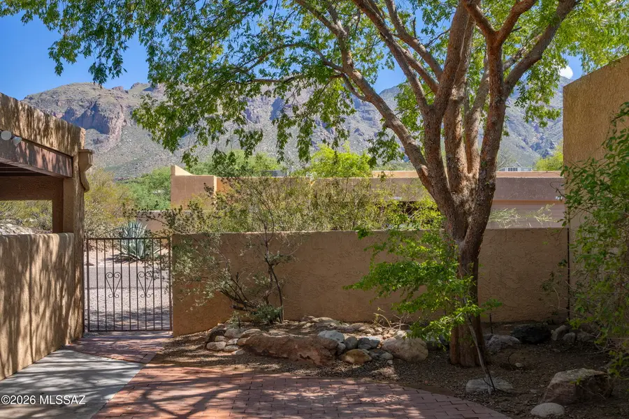 6533 N Foothills, Tucson, AZ 85718 - #3