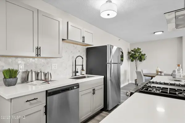 425 W Paseo Redondo, Tucson, AZ 85701