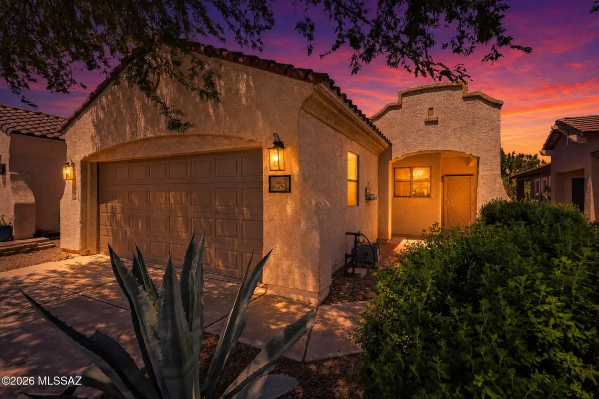 252 W Calle Media Luz, Sahuarita, AZ 85629 - #1