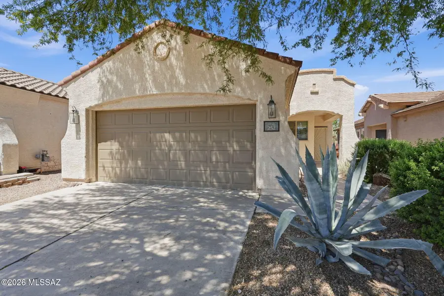 252 W Calle Media Luz, Sahuarita, AZ 85629 - #2