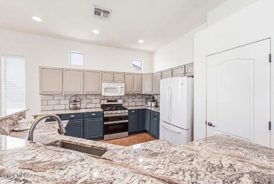267 N Va La Castellana, Green Valley, AZ 85614 - #3