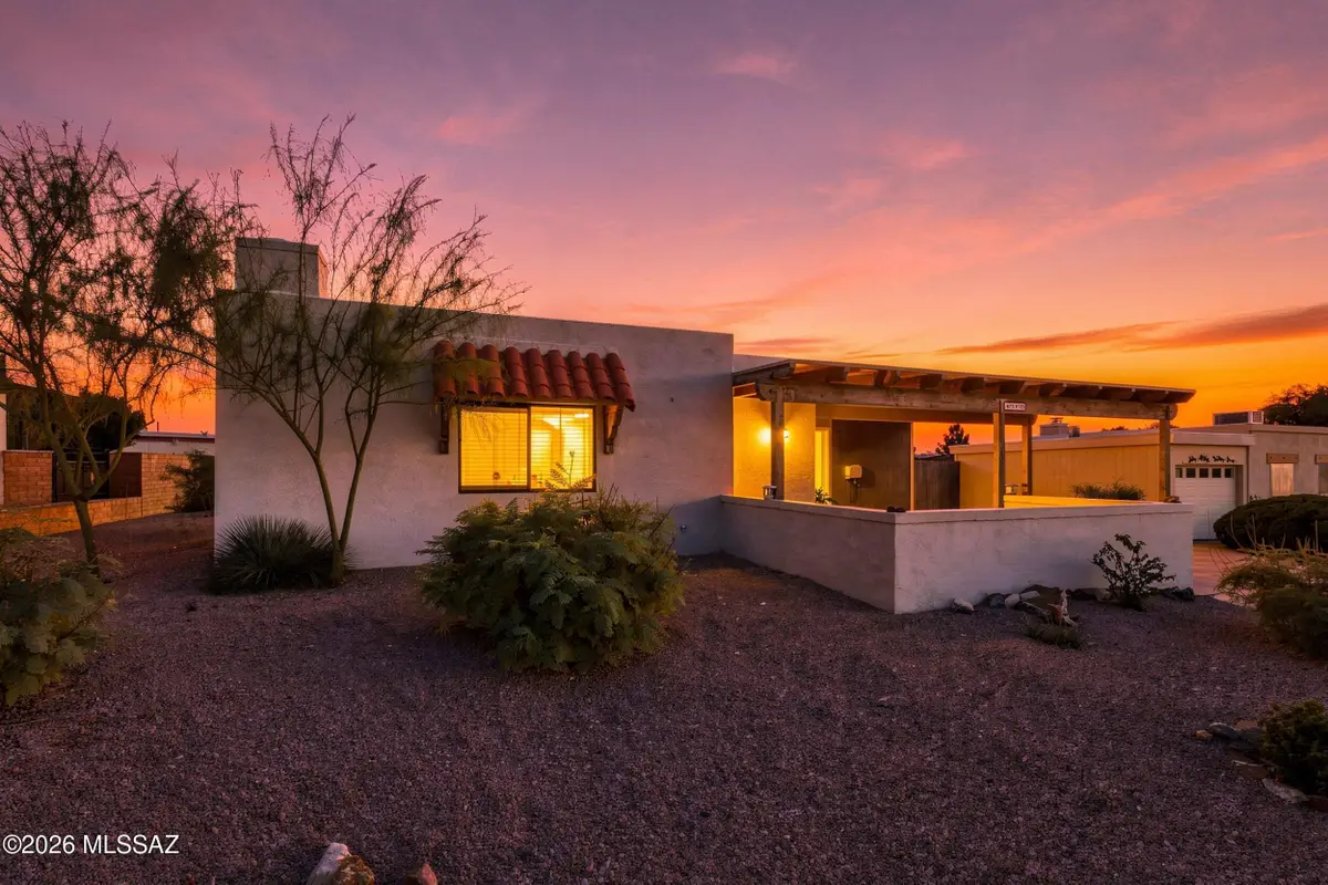 81 E Santa Chalice, Green Valley, AZ 85614 - #1