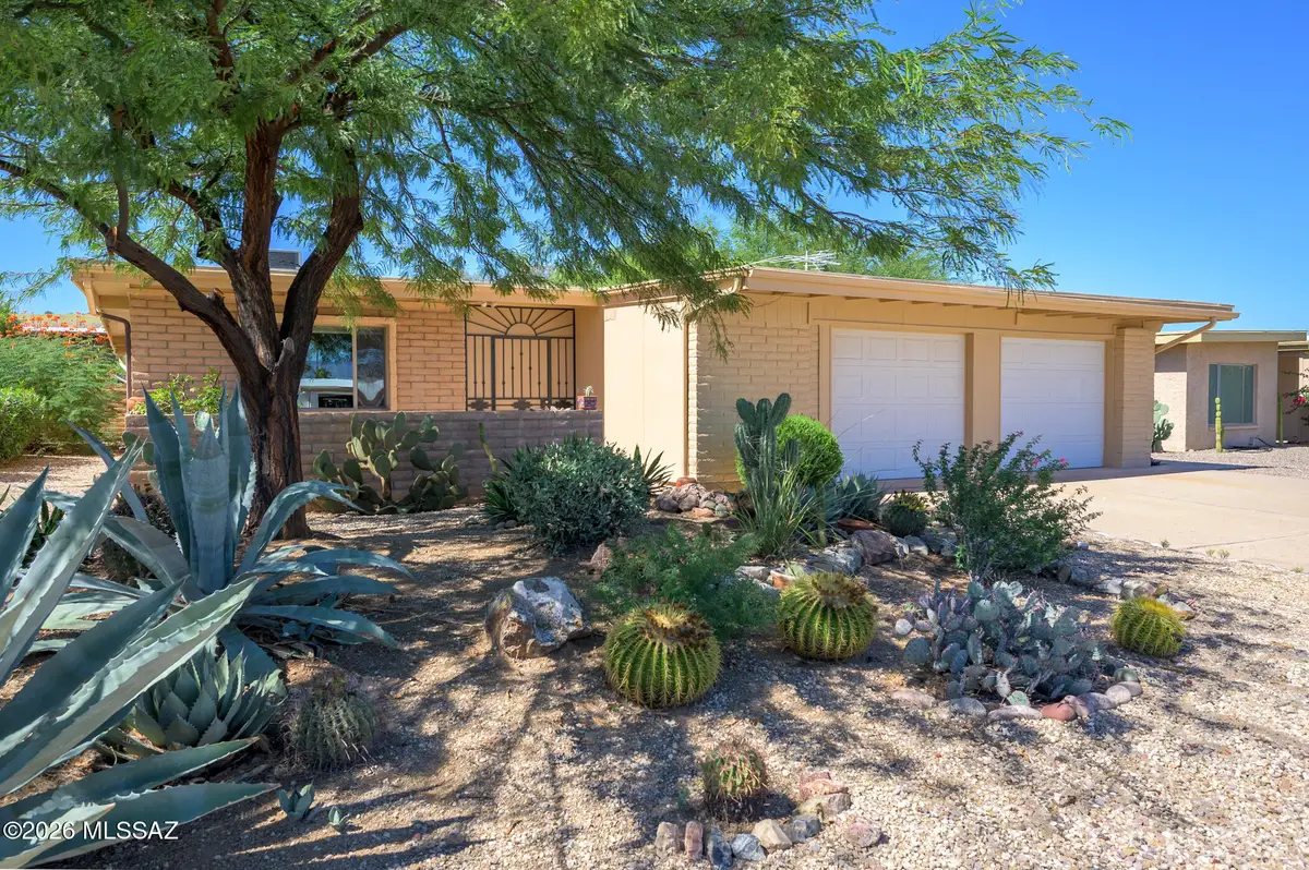 392 W Rio Altar, Green Valley, AZ 85614 - #1