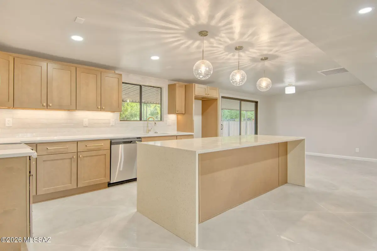 8261 E 18th, Tucson, AZ 85710 - #1