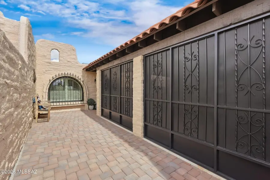 1112 W Crculo Del Norte, Green Valley, AZ 85614 - #2