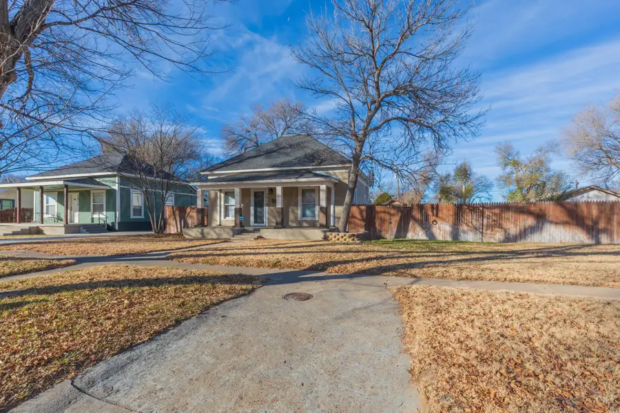 1010 Rock Island Ave Avenue, Dalhart, TX 79022 - Image #2