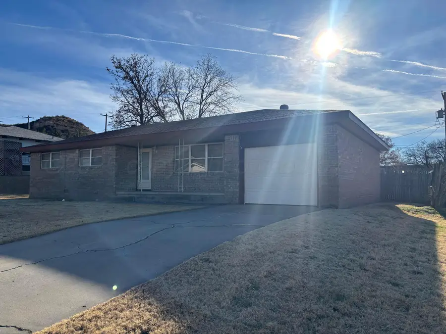 442 Harvey Street, Miami, TX 79059 - Image #2