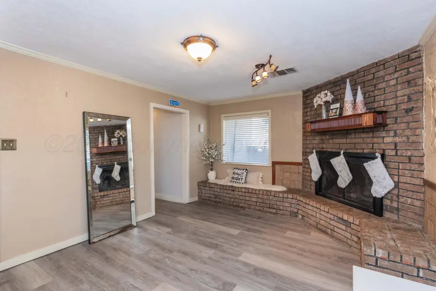 1010 Elm Avenue, Dalhart, TX 79022 - Image #2