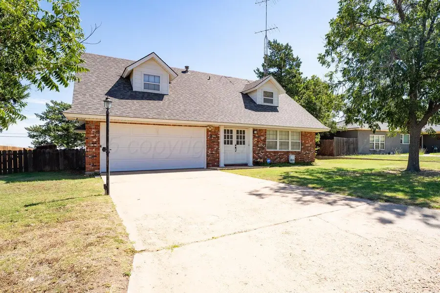 704 Montana Street, Borger, TX 79007 - Image #2