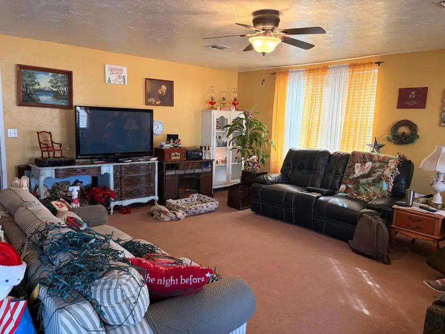 613 S Gorst Street, Clarendon, TX 79226 - Image #2