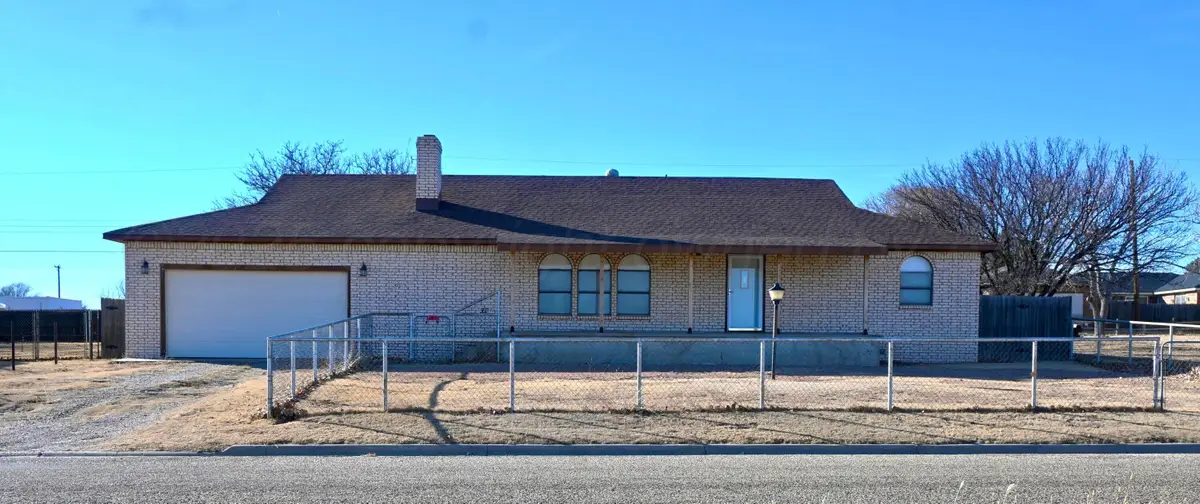 302 N Mackenzie Avenue, Stinnett, TX 79083 - Image #1