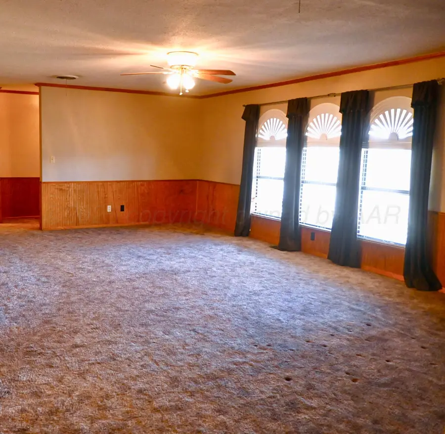 302 N Mackenzie Avenue, Stinnett, TX 79083 - Image #3