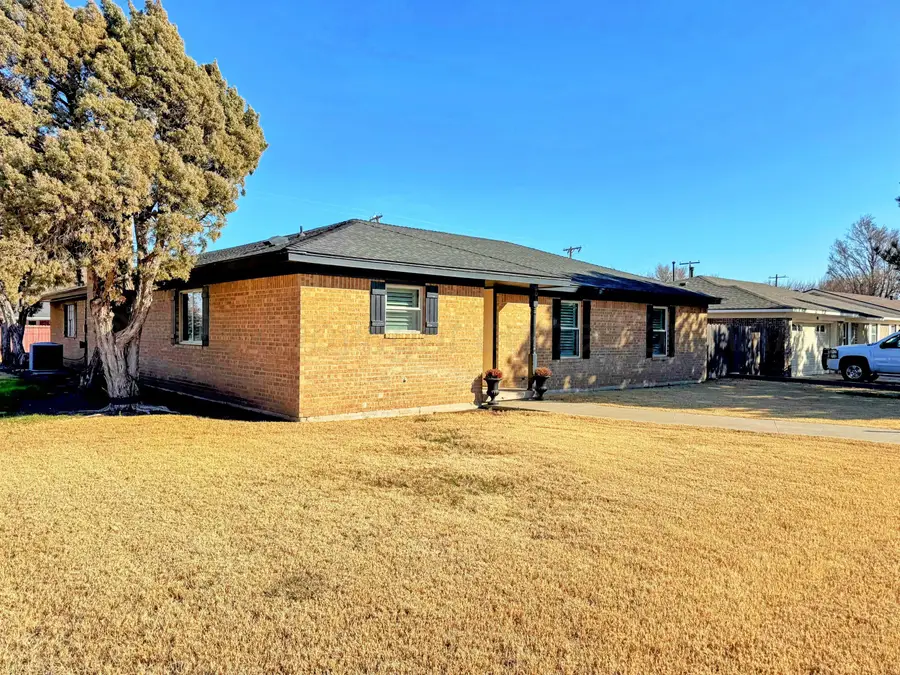 901 Northwestern Street, Perryton, TX 79070 - Image #2