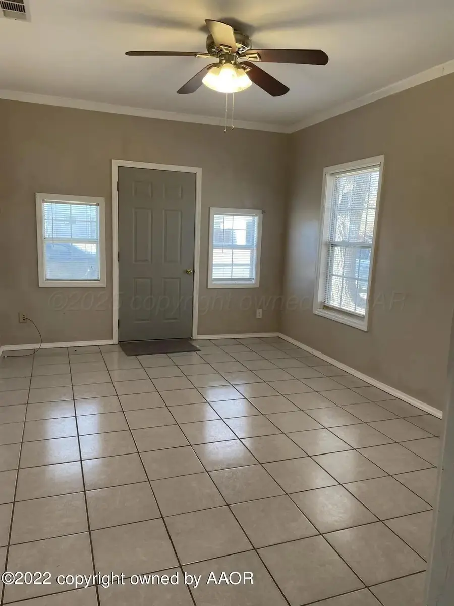 221 S Brandt Street, Spearman, TX 79081 - #2