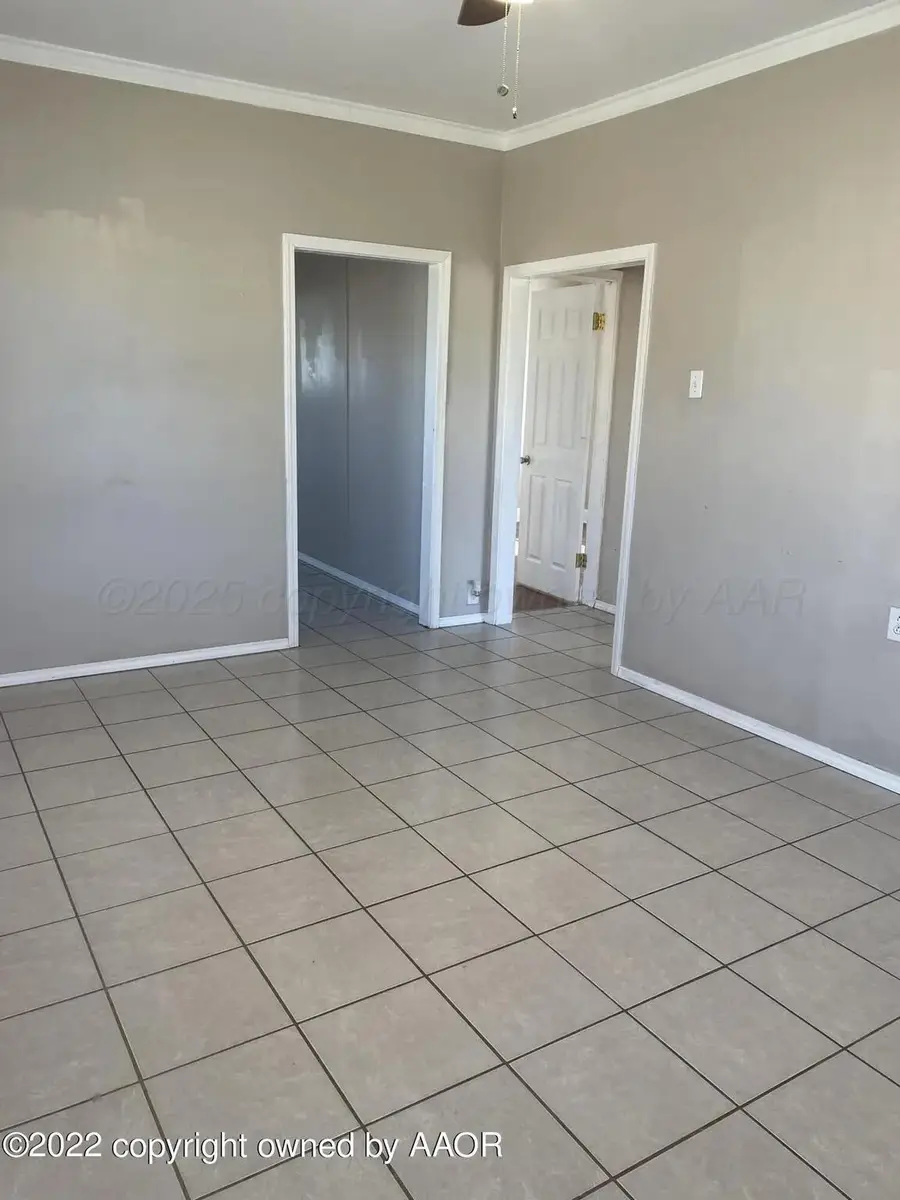 221 S Brandt Street, Spearman, TX 79081 - #3