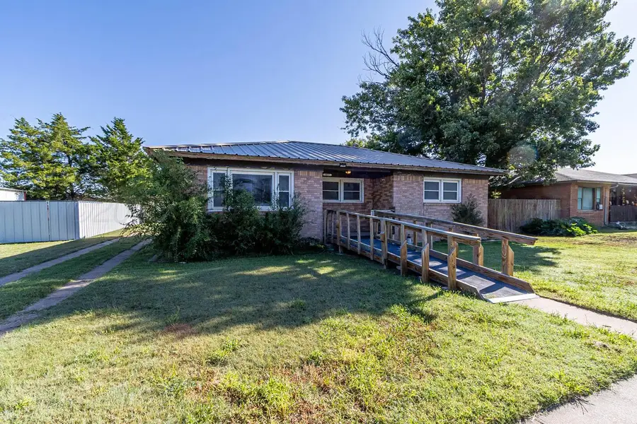 807 S Robey Avenue, Fritch, TX 79036 - Image #2