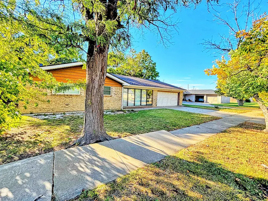 3210 S Ash Street, Perryton, TX 79070 - Image #2