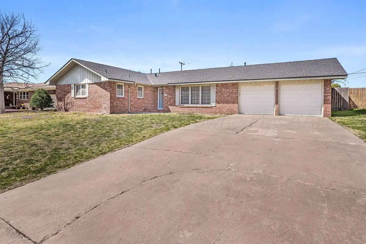 2115 N Chestnut Drive, Pampa, TX 79065 - Image #1