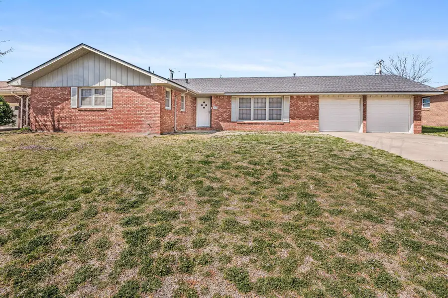 2115 N Chestnut Drive, Pampa, TX 79065 - Image #2