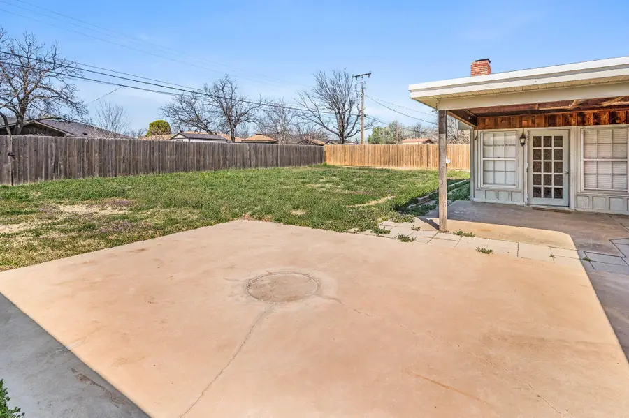 2115 N Chestnut Drive, Pampa, TX 79065 - Image #3